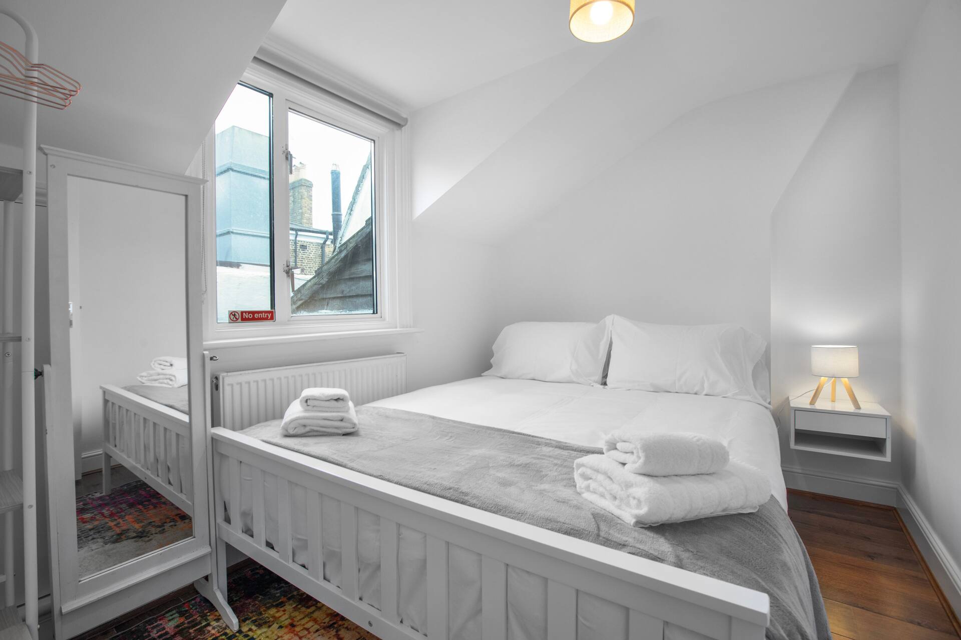 Elegant bedroom in the Notting Hill apartment