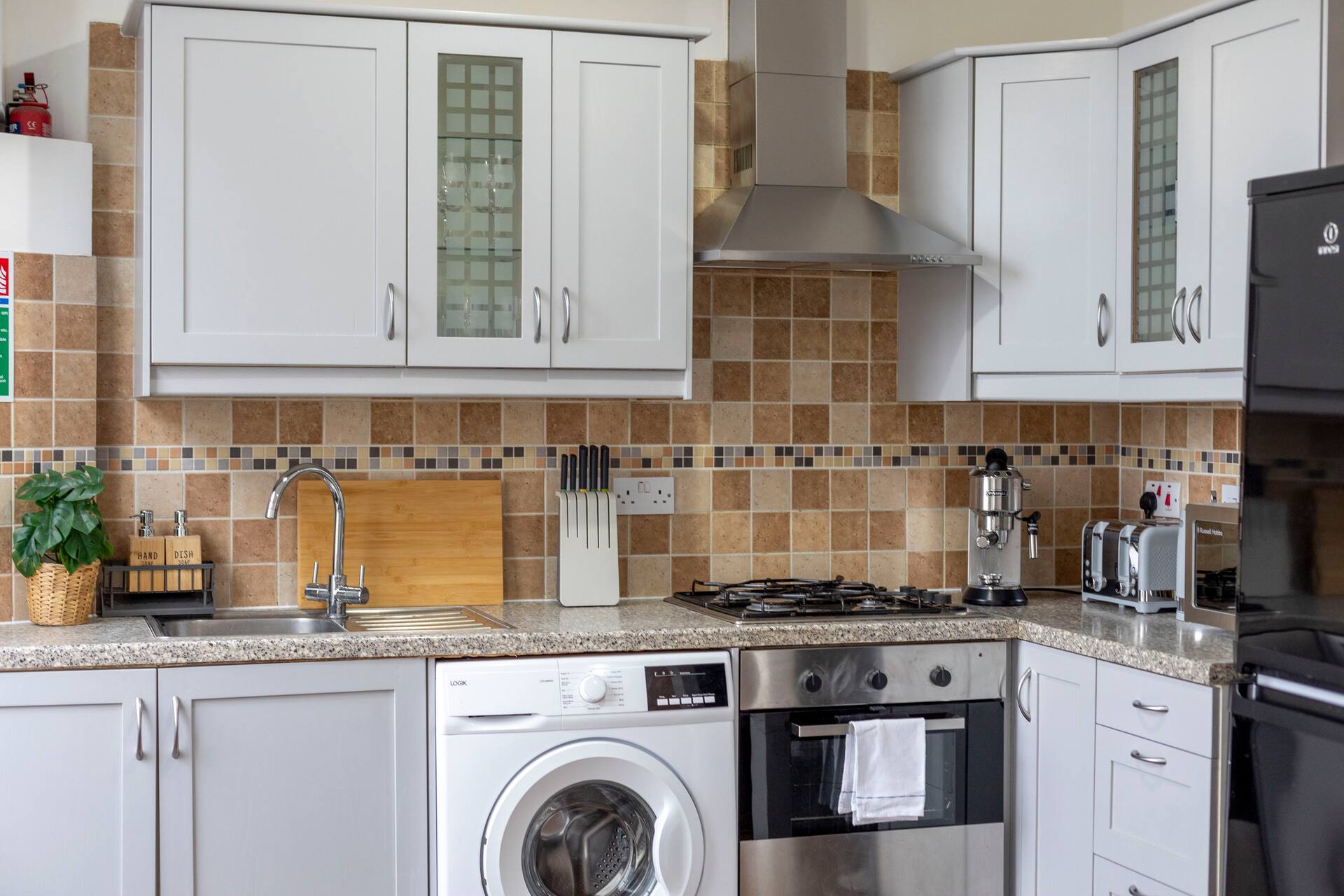 Fully equipped kitchen in the Notting Hill apartment